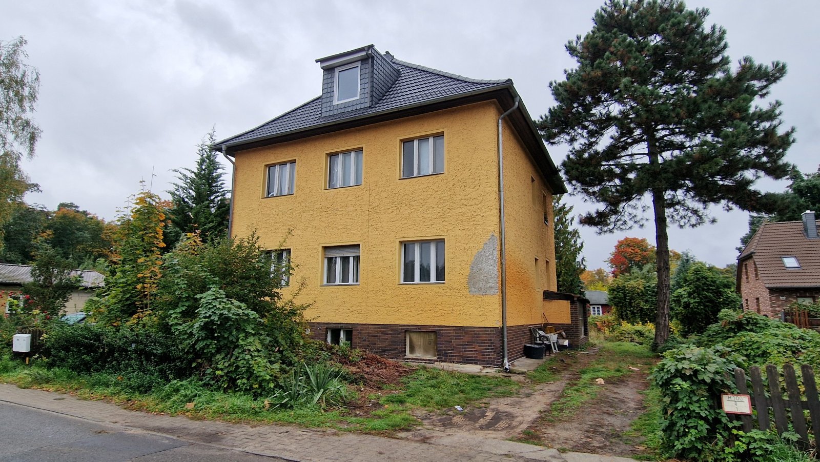  MFH, Vorderes Grundstück