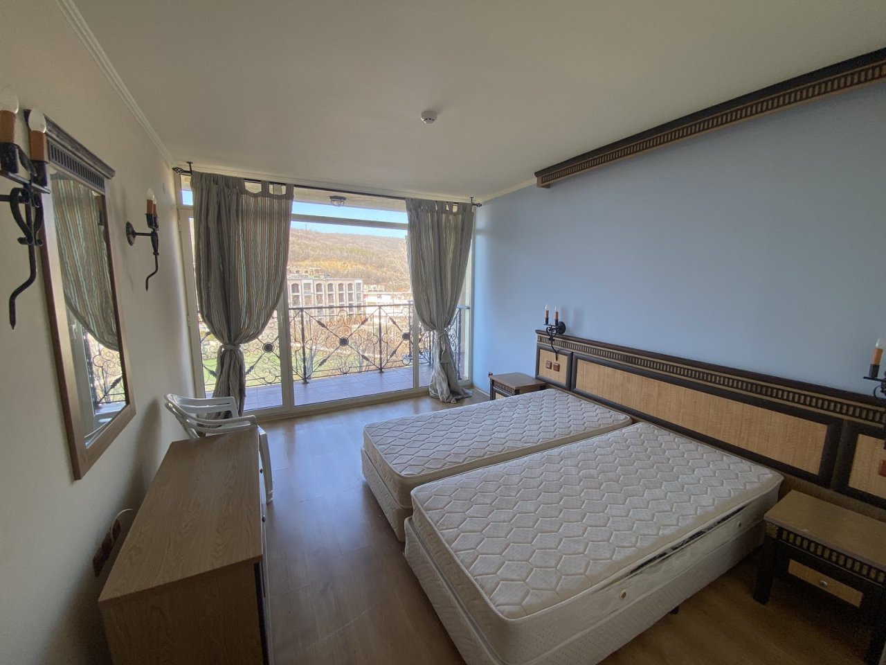 Apartment mit einem Schlafzimmer in einer geschlossenen Anlage 