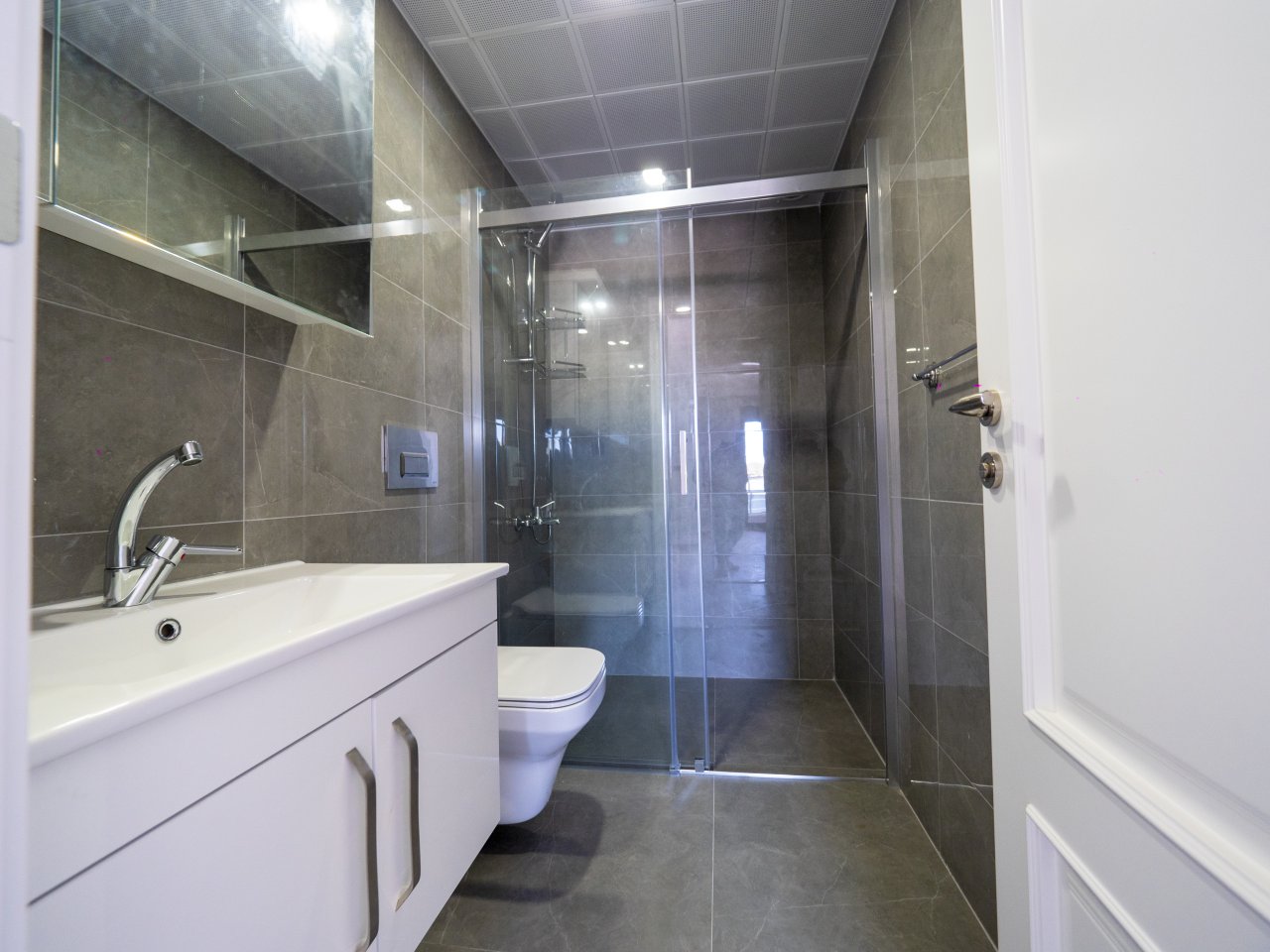 1.Dusche und WC Zimmer Dublex 2. Stock