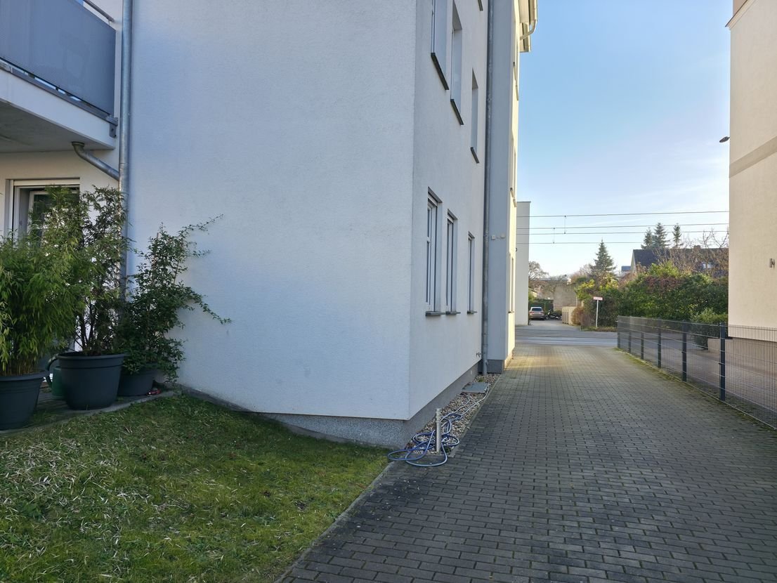 Hausansicht, Zufahrt Parkplatz