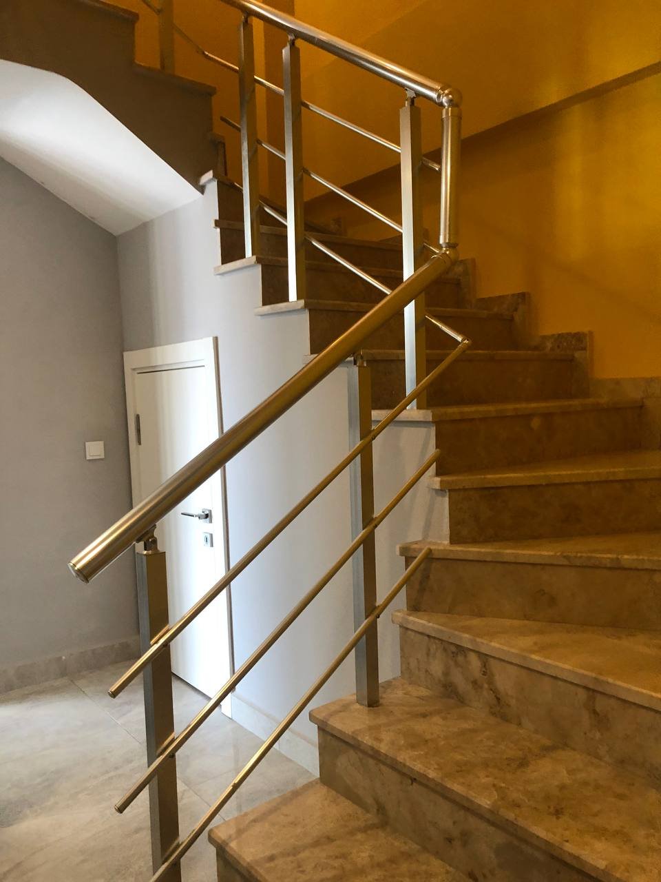 Treppe zum zweiten Stock der Maisonette